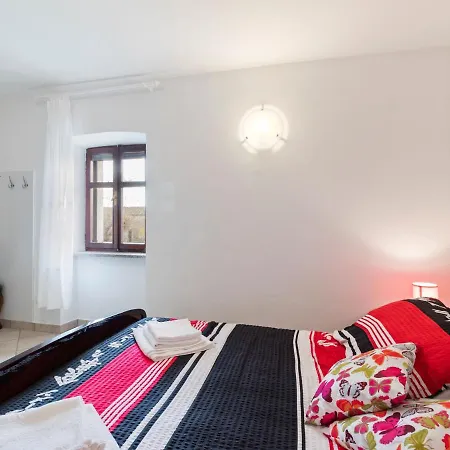 Quaint In Rovinj With Terrace Διαμέρισμα