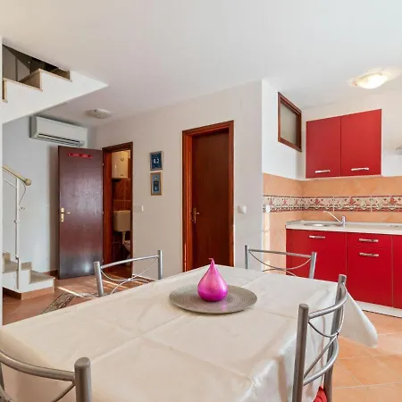 Quaint In Rovinj With Terrace Διαμέρισμα