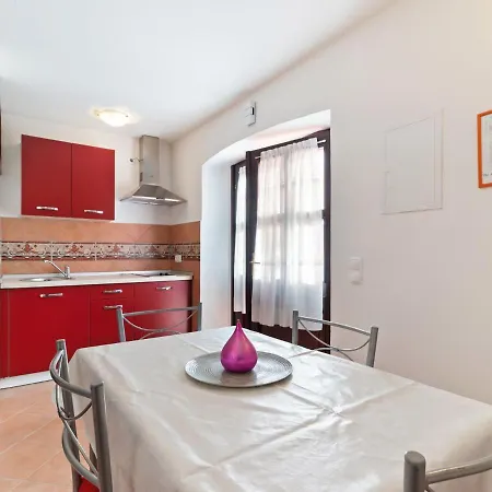 Quaint In Rovinj With Terrace Διαμέρισμα *
